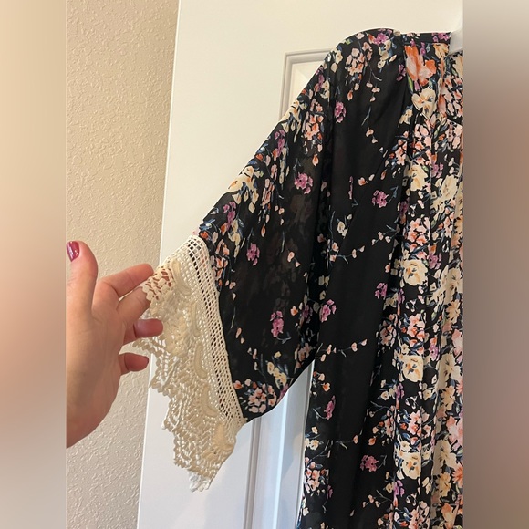 Size small/ medium - Umgee black boho floral open-front kimono cardigan lace - Picture 4 of 6